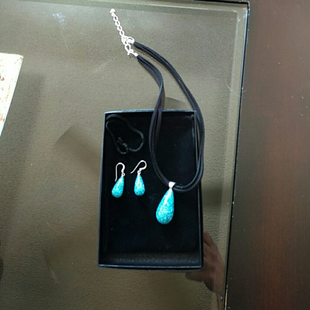 Turquoise necklace and earrings
