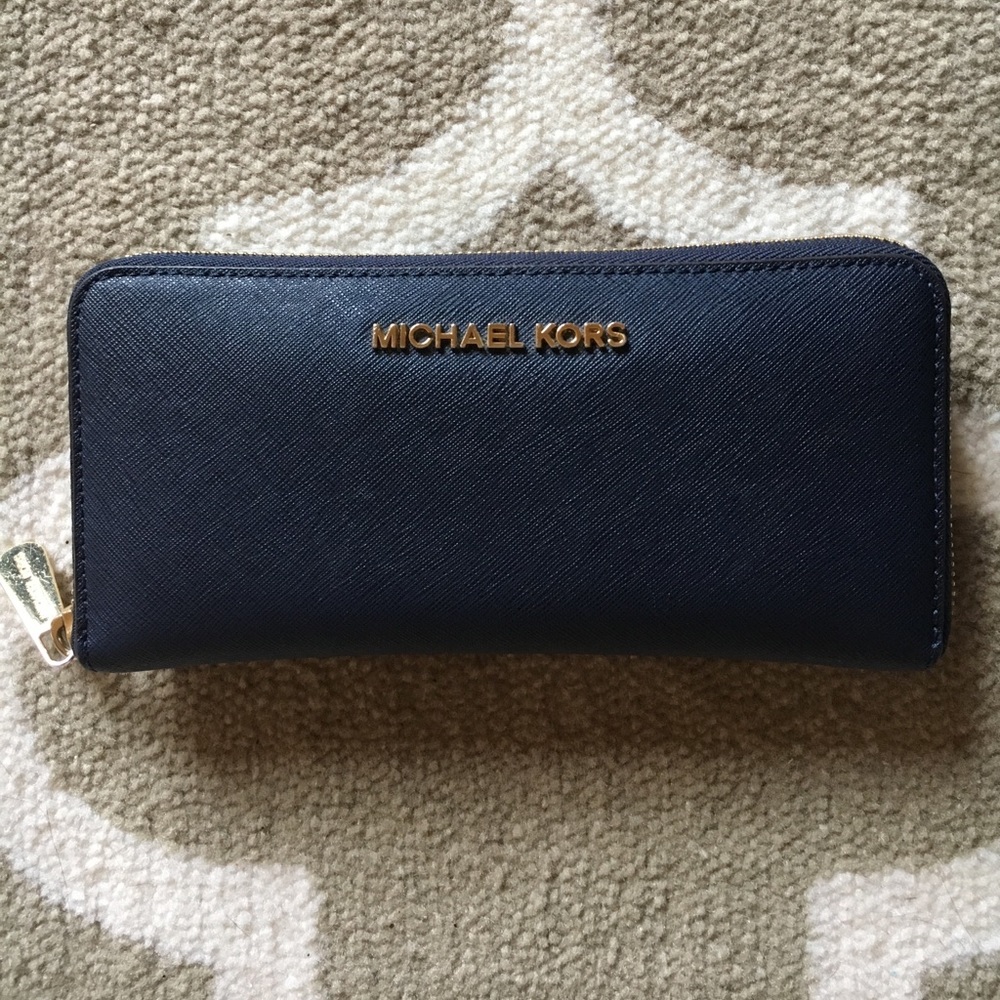 Michael Kors jet set travel zip around wallet