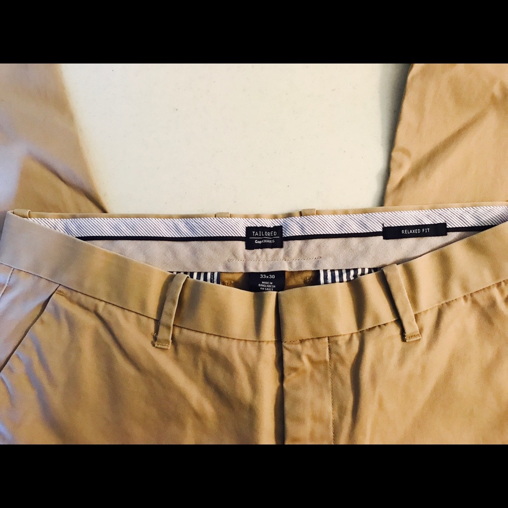 Gap Men's Khakis Tailored Relaxed Fit 33x30