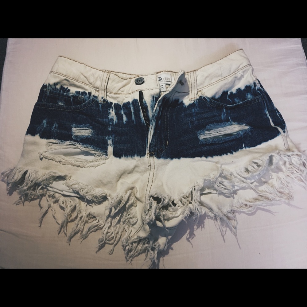 Bleach distressed denim shorty shorts