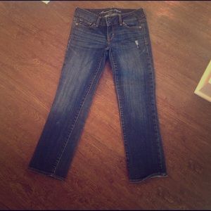 American eagle dark wash capri pants.