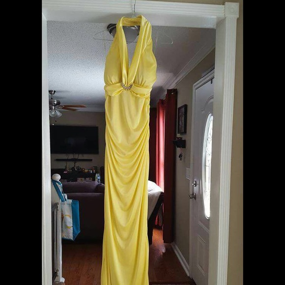 Formal dresses - Picture 2 of 4