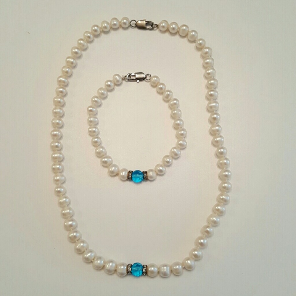 Pearl necklace and bracelet