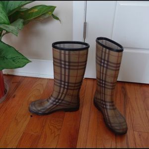 (Like new) Burberry Rain Boots
