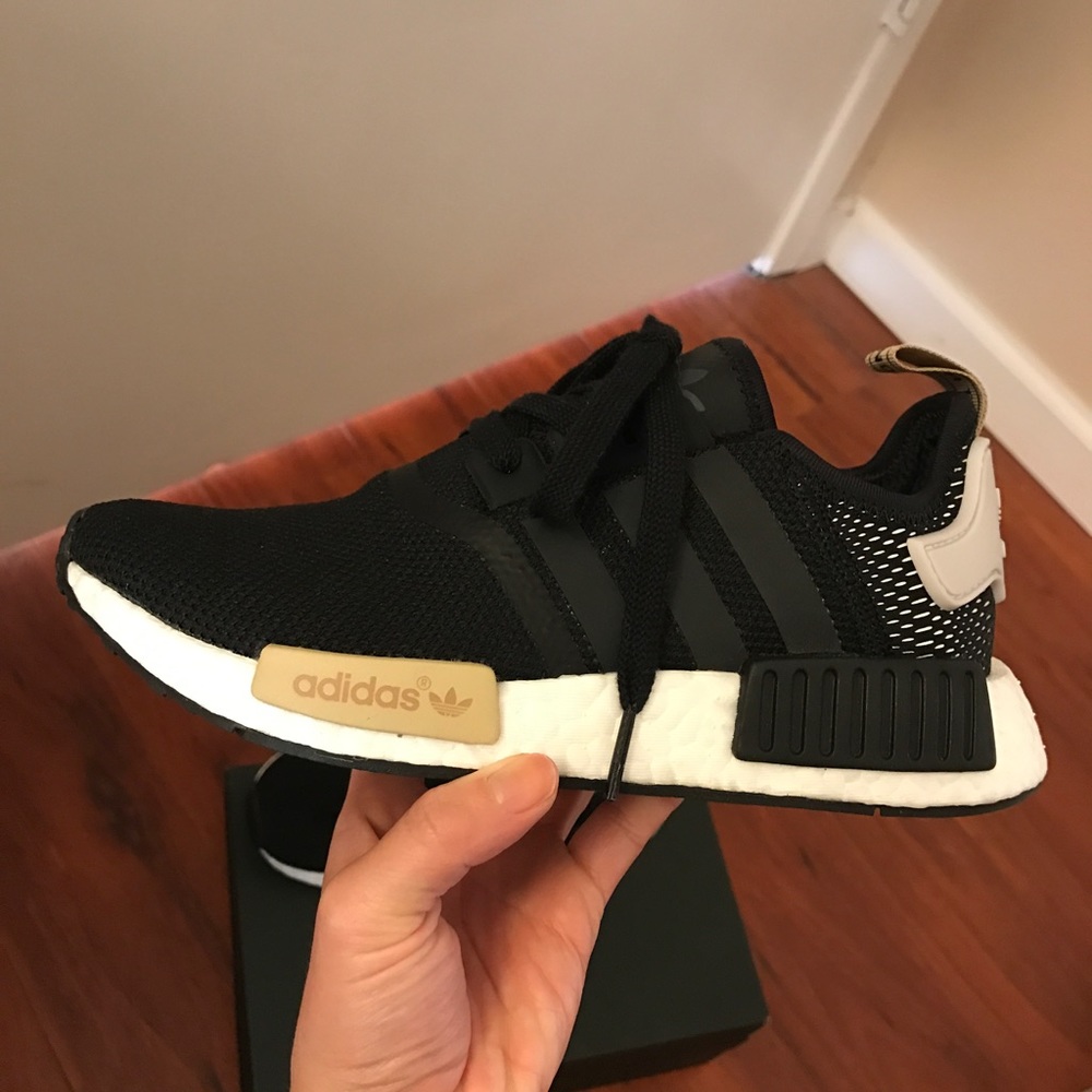 Adidas NMD R1 black w/ mesh!