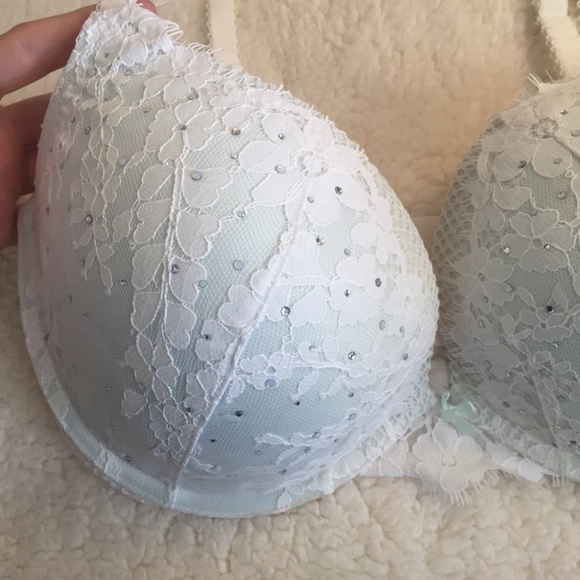 VS Bridal Floral Lace Crystal Bra panty set! - Picture 3 of 7