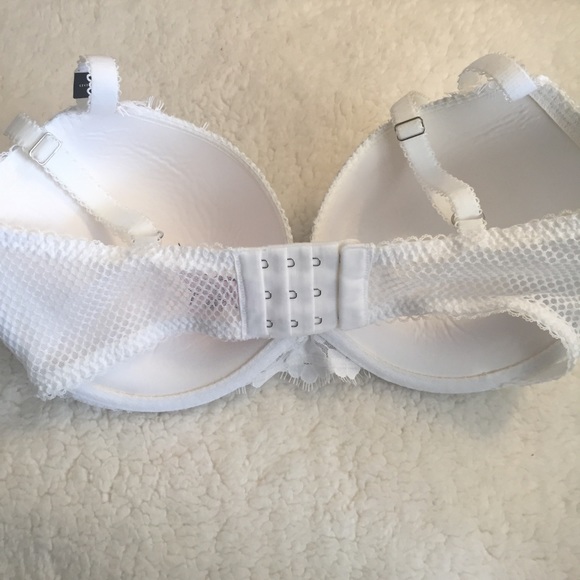 VS Bridal Floral Lace Crystal Bra panty set! - Picture 4 of 7