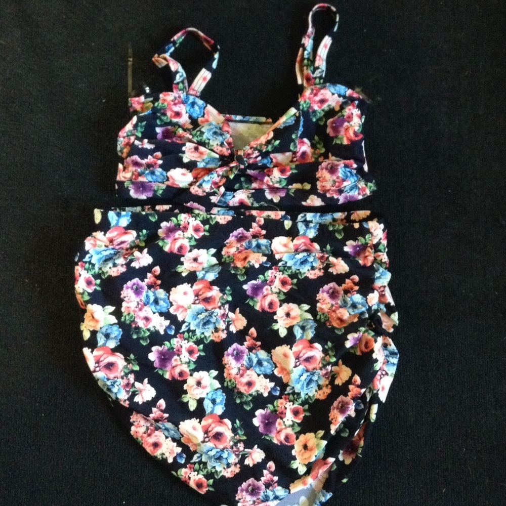 Forever 21 2x plus size top and bottom swim skirt