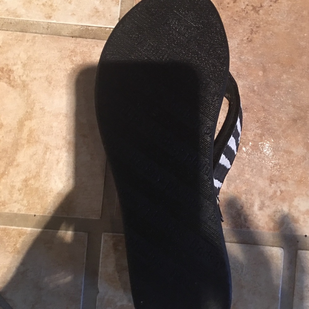 Switch flops - Picture 3 of 8