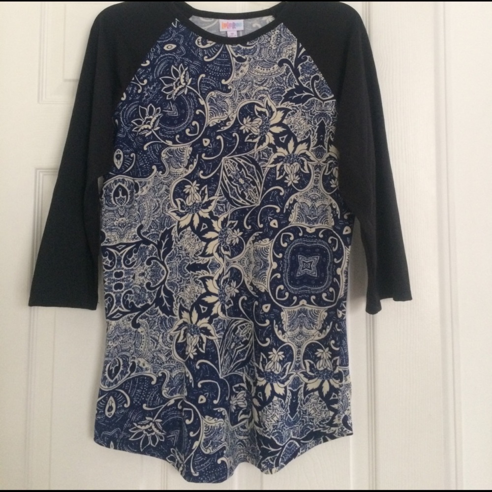 VGUC M LuLaRoe Randy Tee