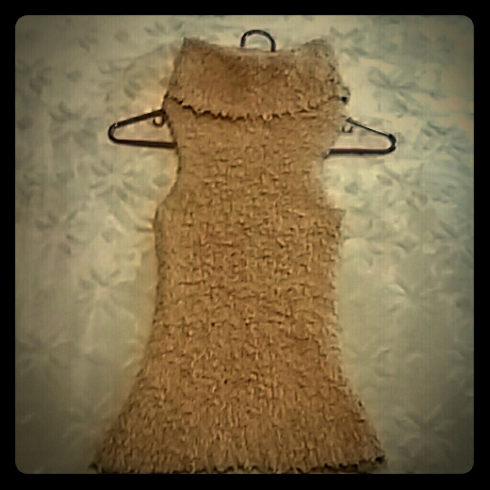 Soooo Soft... Vintage Sleeveless Sweater XOXO