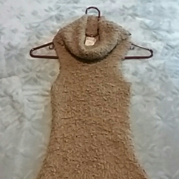 Soooo Soft... Vintage Sleeveless Sweater XOXO - Picture 2 of 7