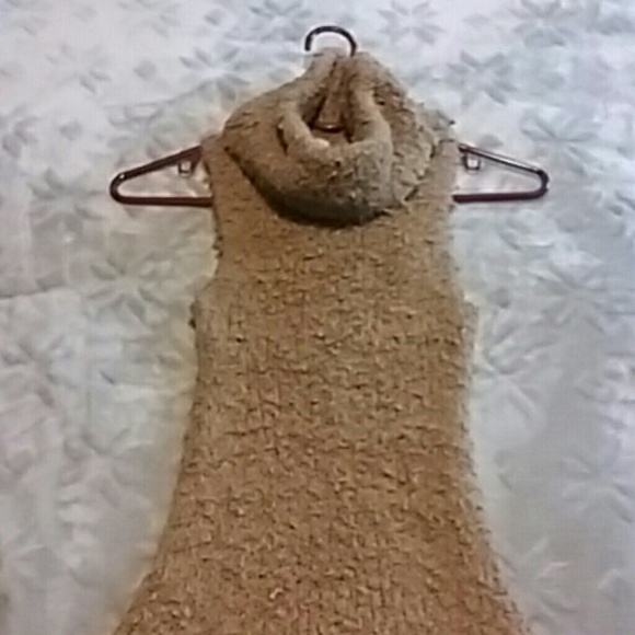 Soooo Soft... Vintage Sleeveless Sweater XOXO - Picture 5 of 7