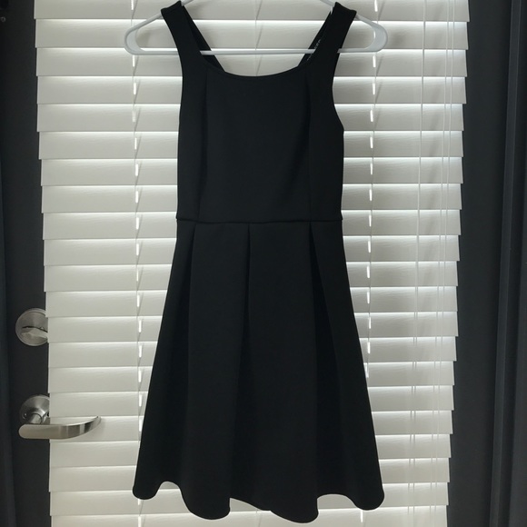 little black dress // express // size 0 - Picture 2 of 3