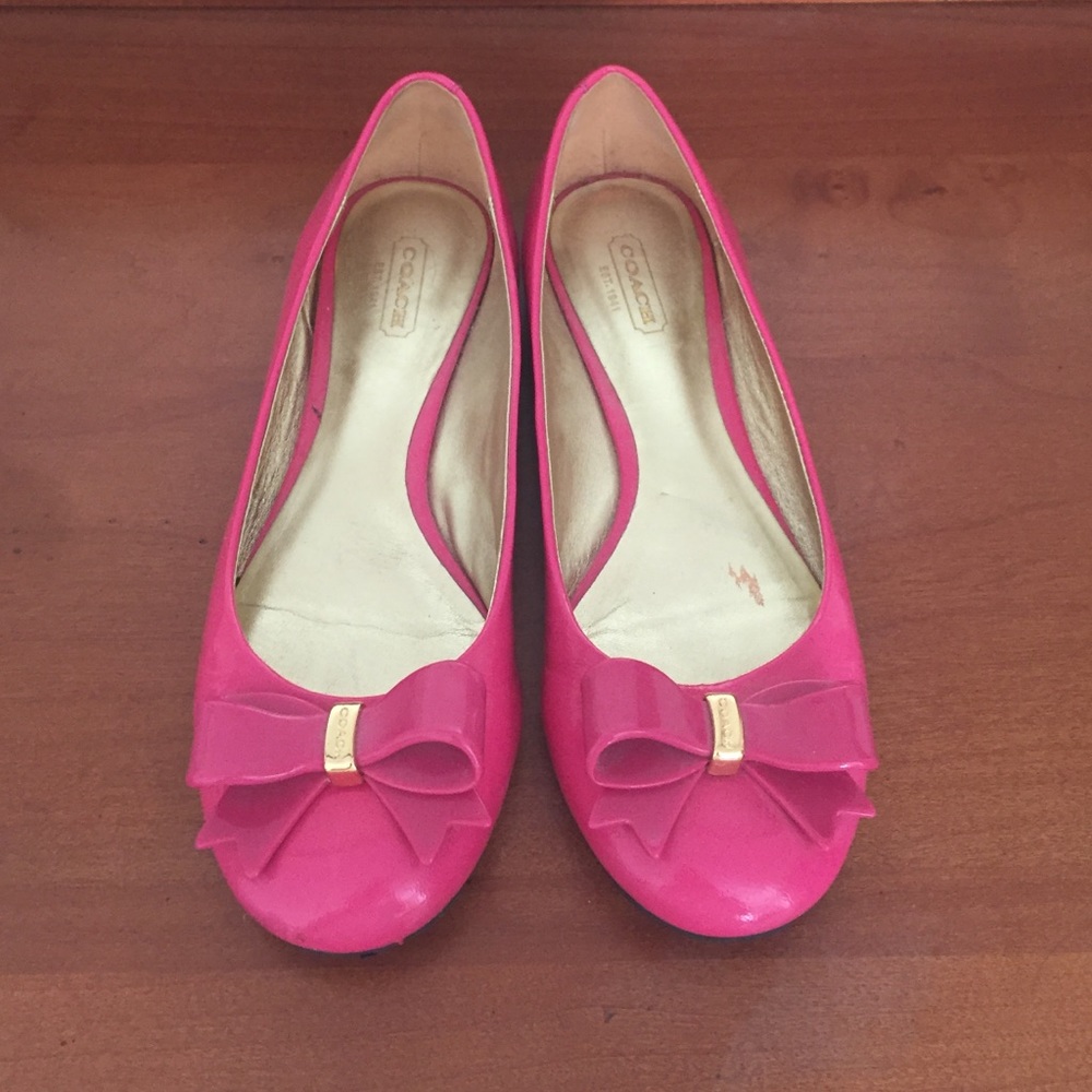 Adorable Coach Bow Flats