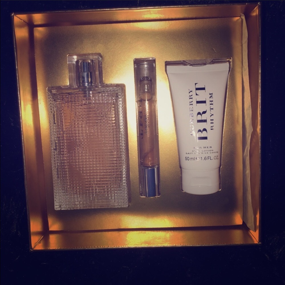 Burberry Brit Rhythm gift set for her