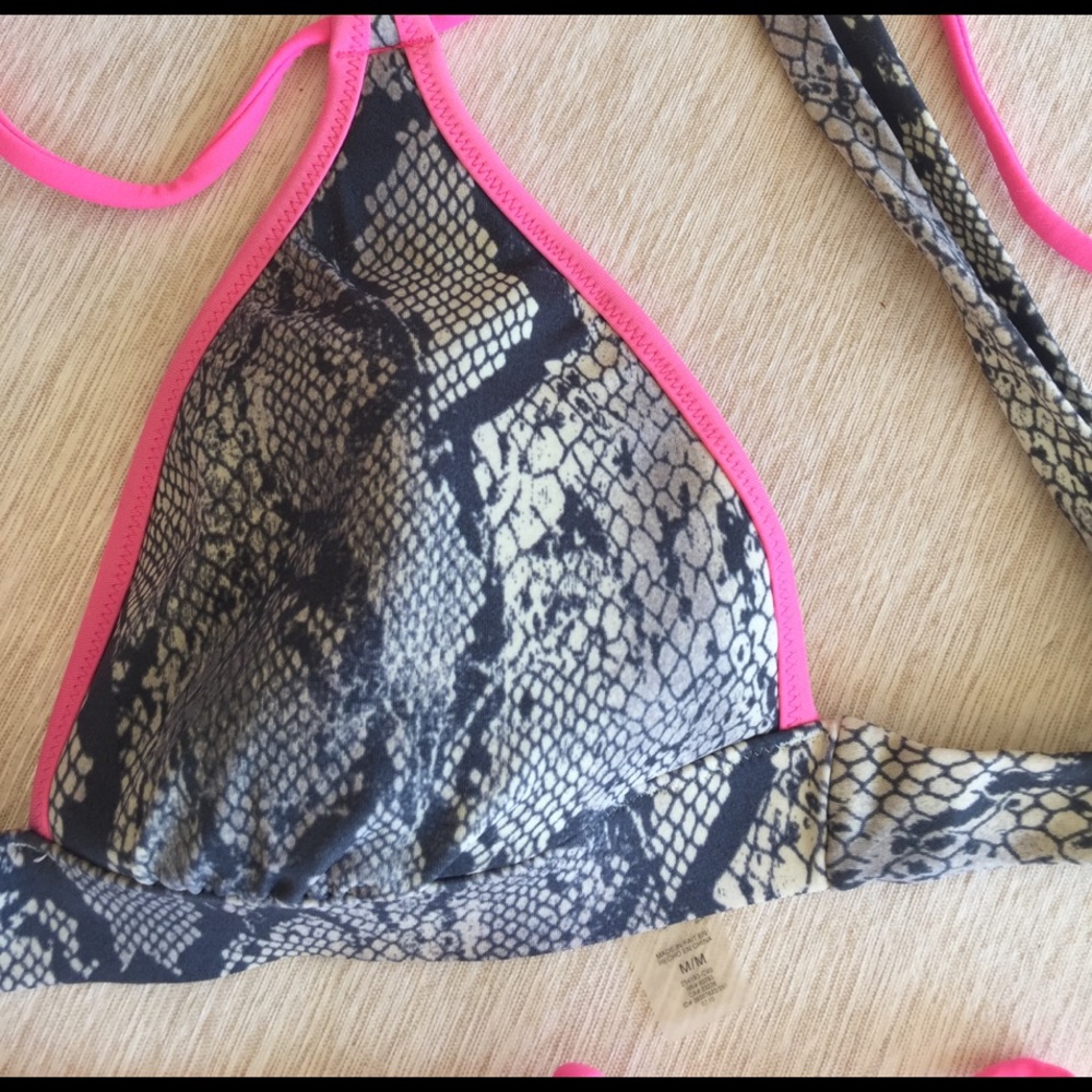 Victoria's Secret bikini - Picture 5 of 9