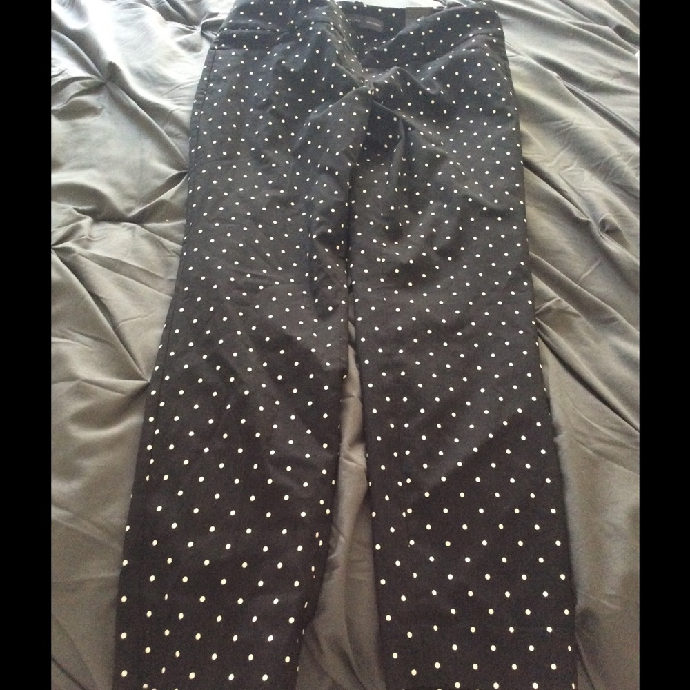 Super cute black and white polka dot ankle pants!