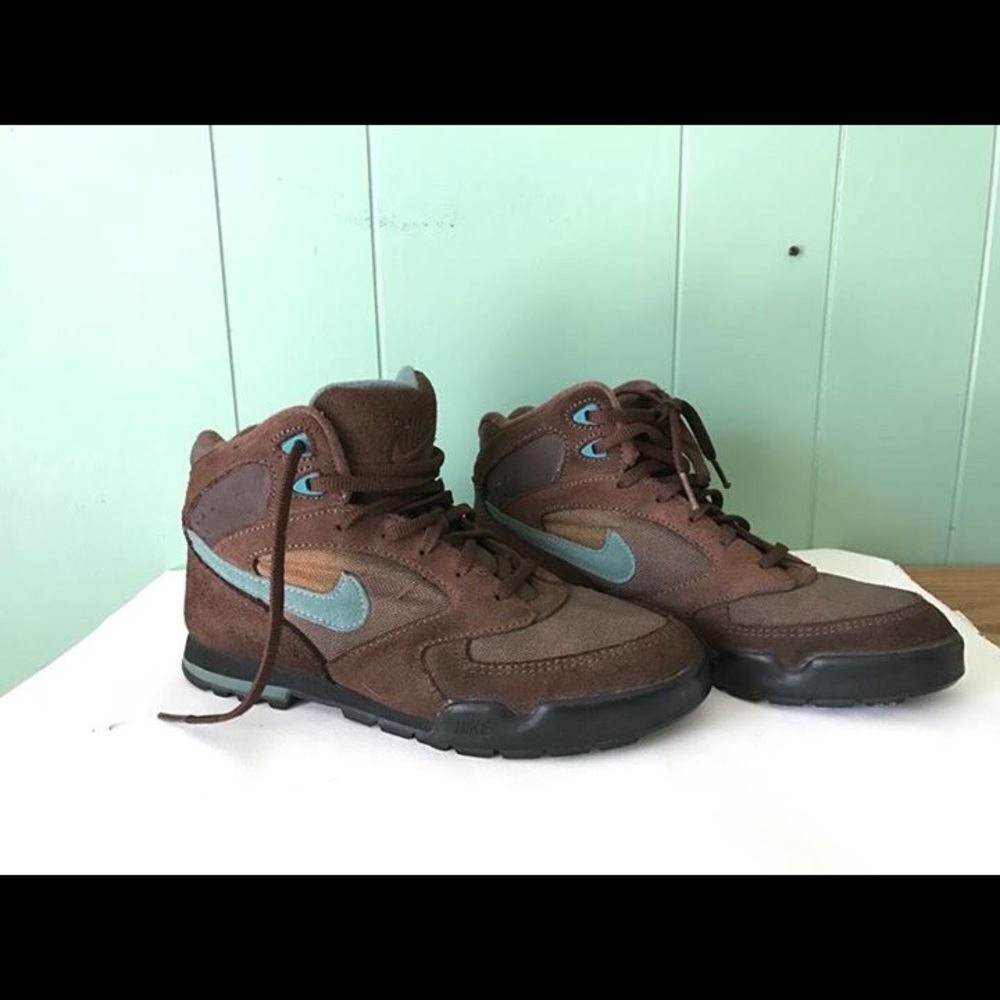 Vintage 90s Nike hiking boots