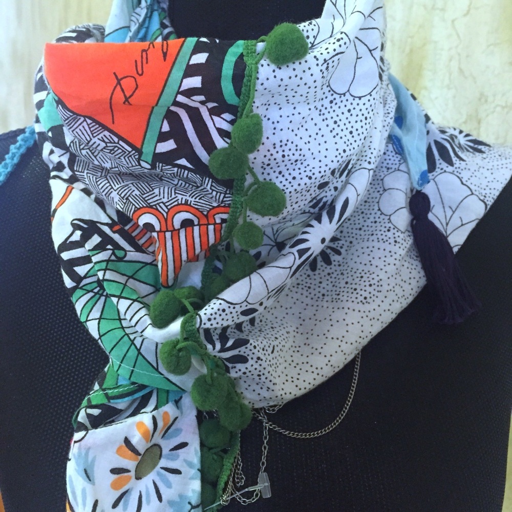Desigual scarf