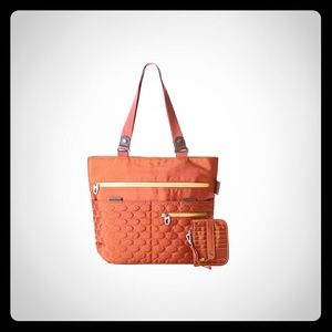 🚨 SOLD..*NWOT* Mosey by Baggallini 'Gatitote' bag