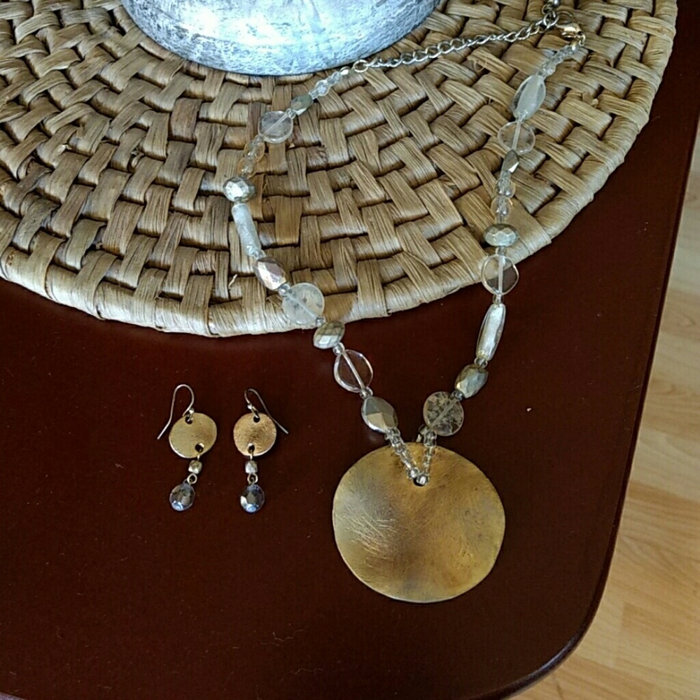 Necklace and earrings set