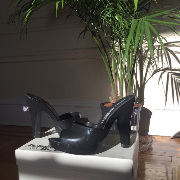 Jeremy Scott Melissa Inflatable Pumps Heels Barbie - Picture 2 of 2