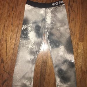Grey splatter Nike pro crop leggings
