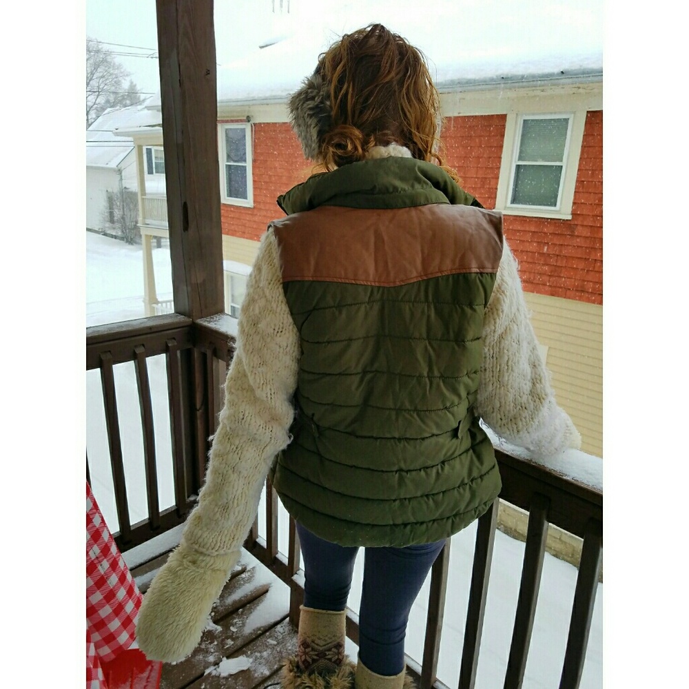 CLASSIC PUFFY VEST