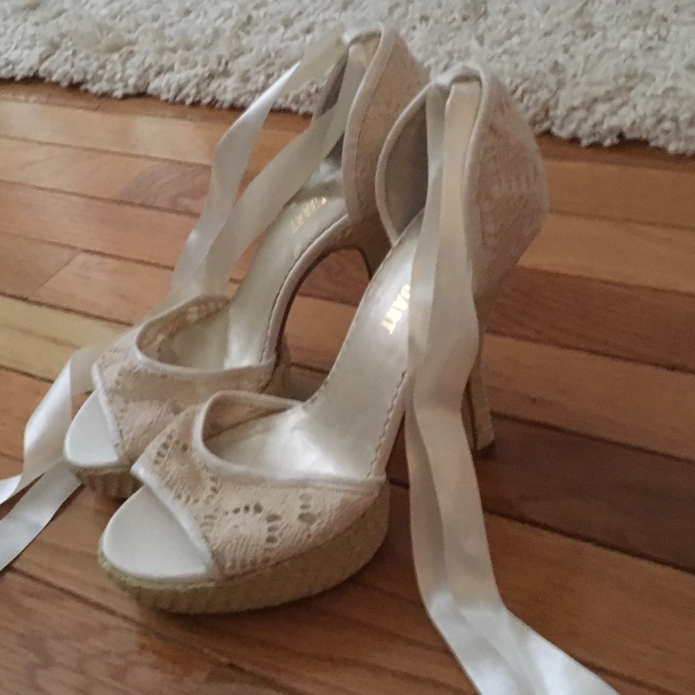 Colin Stuart heels from Victoria secret, - Picture 3 of 5