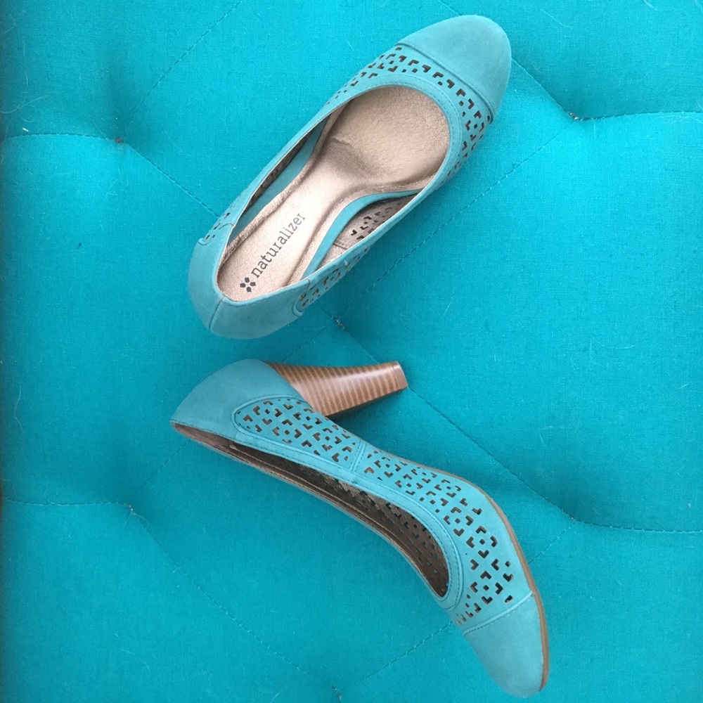Lovely little teal pumps