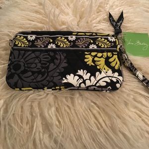 Vera Bradley baroque wristlet!  Unusual pattern 🌺