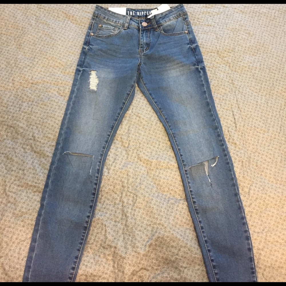 Never Worn Distressed Capri Skinny Jeans!