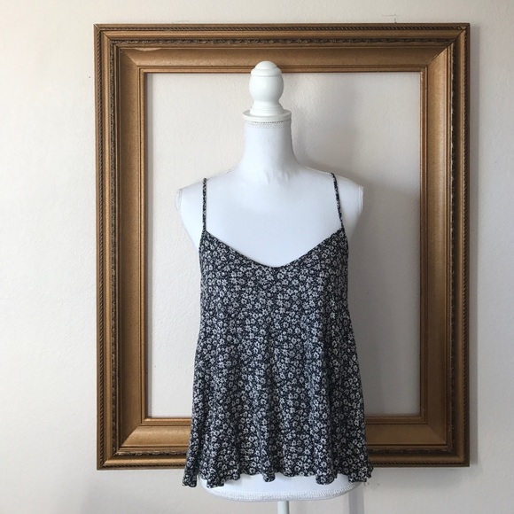 Urban Outfitters Tops - Kimchi Blue low back patterned tank, M