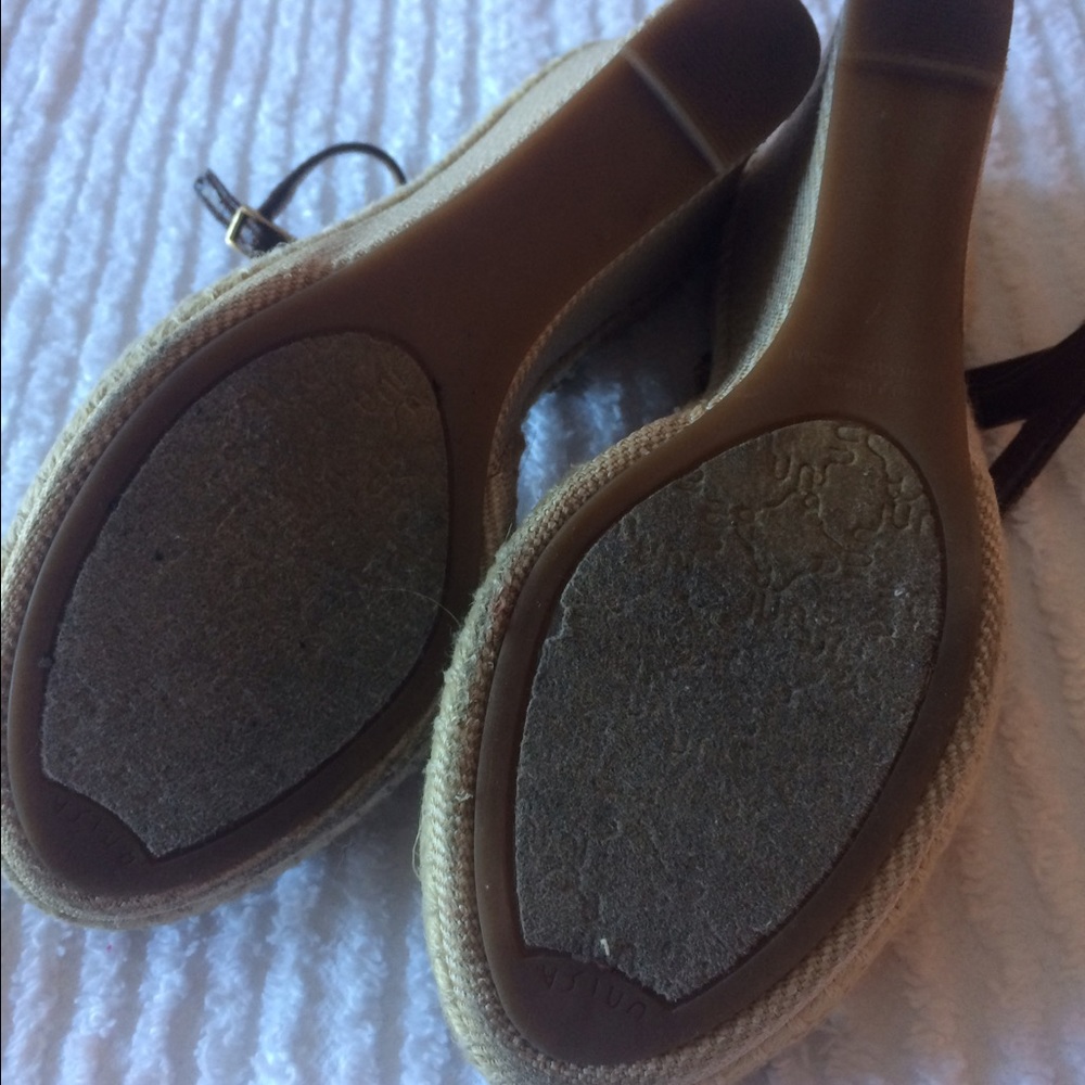 Unisa size 7 brown & tan/beige espadrilles/wedges - Picture 3 of 3