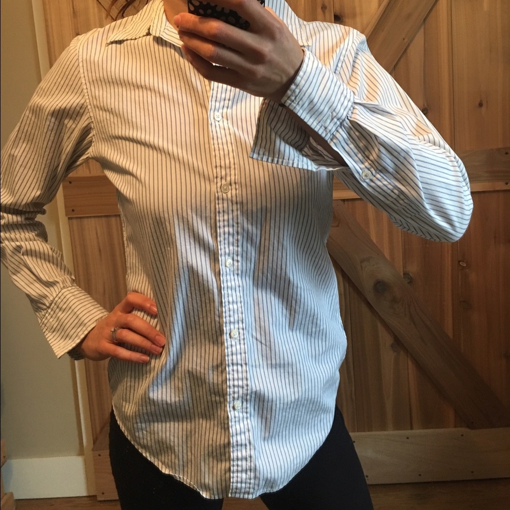 Gap button-down white and navy blue stripe shirt