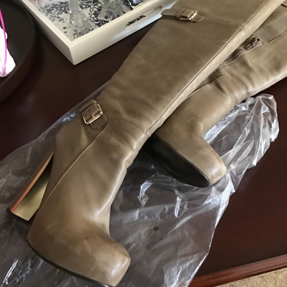 Guess knee high nude boots with gold accents