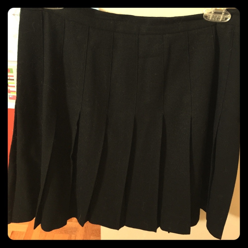 Black Wool pleated skirt
