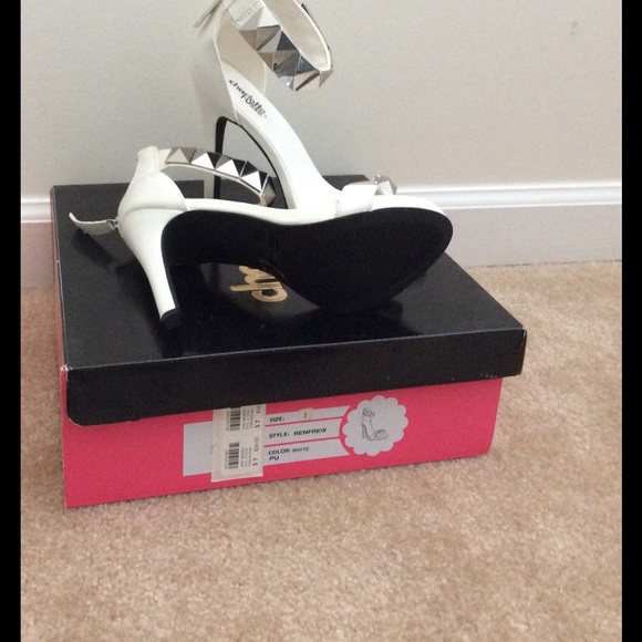 Super- studded single strap heels. - Picture 4 of 4