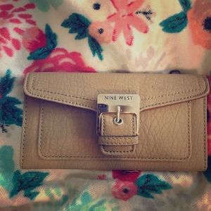Just reduced! Never used! Nine West wallet