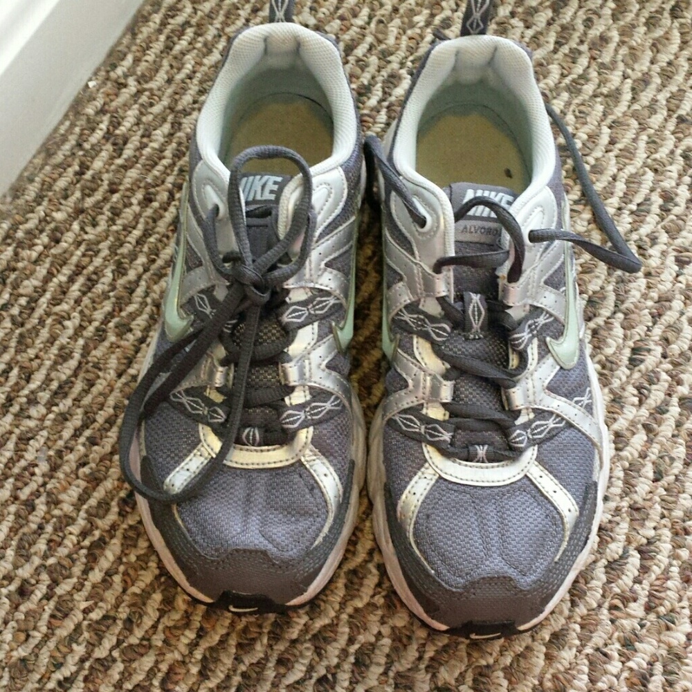 Nike tennis shoes