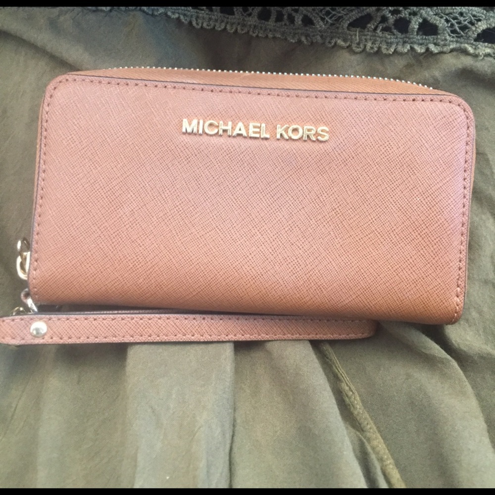 Michael Kors Wristlet/wallet