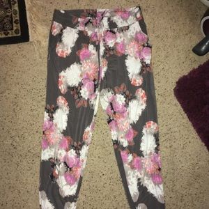 Sale ✨ Floral Pants (M)