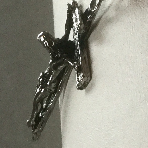 Unique design Jesus Christ Crucifix Cross necklace - Picture 4 of 5