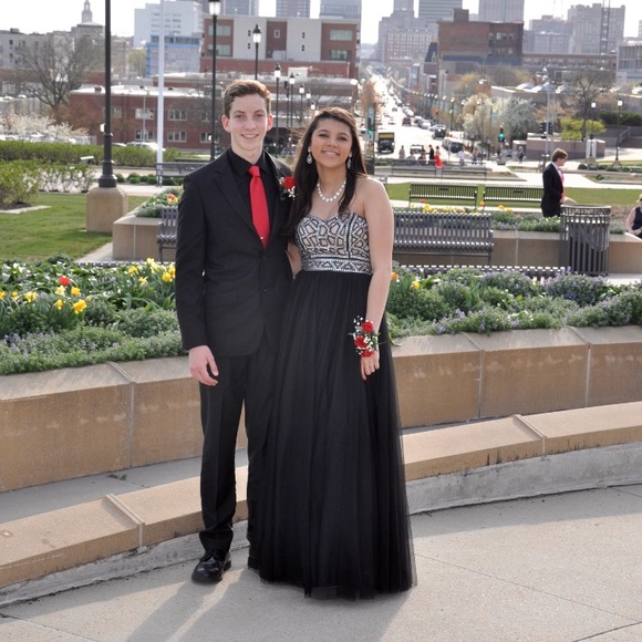 PROM DRESS - Picture 3 of 3