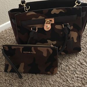 **Sale**Authentic Michael kors camo Hamilton