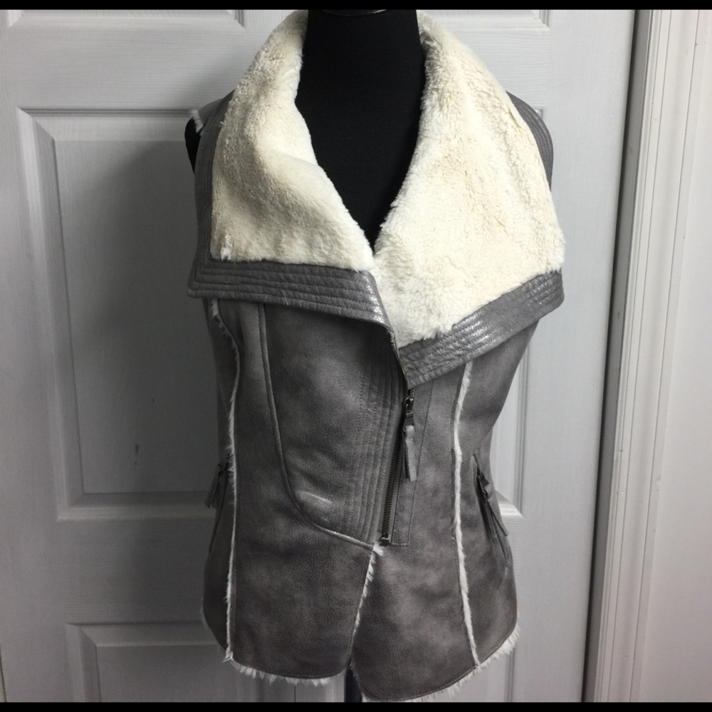 Guess faux fur lining vest