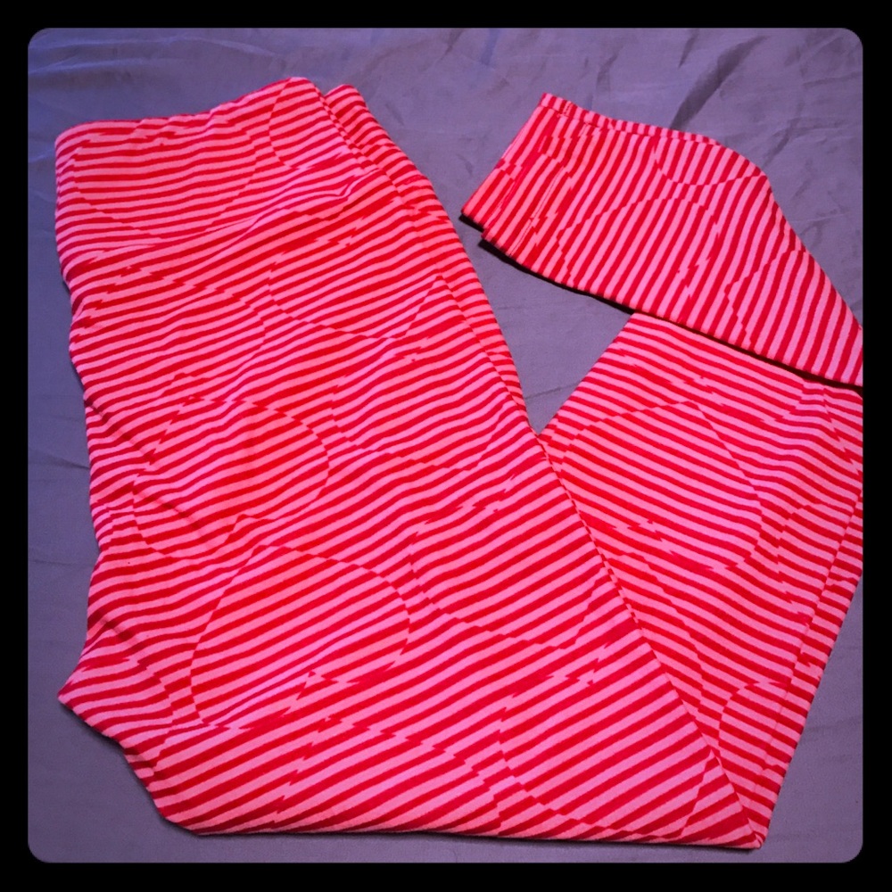 Lularoe one size hidden hearts leggings