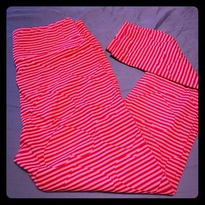 Lularoe one size hidden hearts leggings