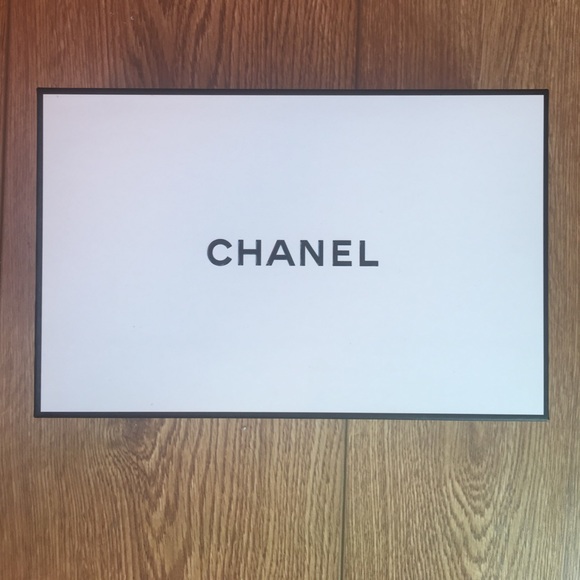 Chanel keepsake box or decoration - Picture 1 of 2
